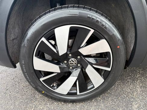 Used 2024 Volkswagen Atlas Cross Sport SE FWD image 10