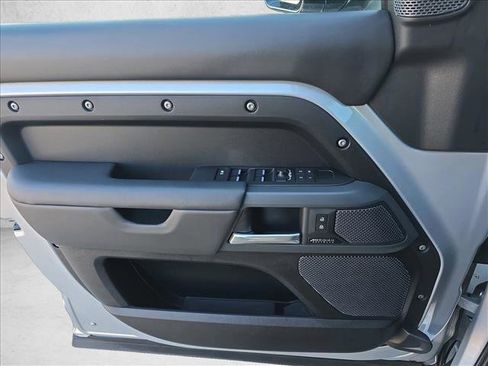 Used 2023 Land Rover Defender 110 X-Dynamic SE image 28