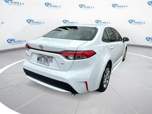 Used 2022 Toyota Corolla LE FWD image 5