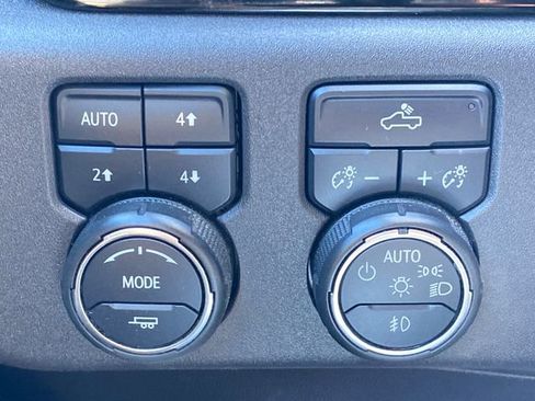 Used 2024 Chevrolet Silverado 1500 LT Trail Boss w/ Convenience Package II AWD/4WD image 33