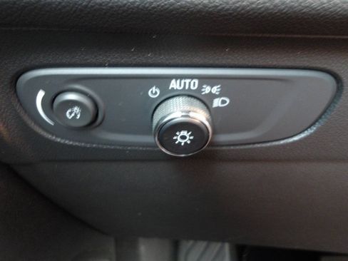 Used 2022 Buick Envision Essence w/ Safety Package FWD image 24