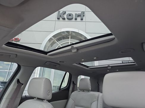 Used 2018 GMC Acadia SLT image 25