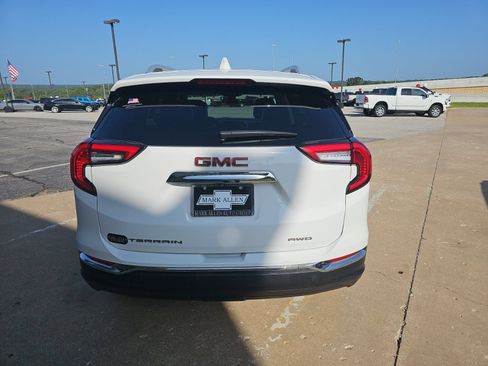 Used 2024 GMC Terrain SLT AWD/4WD image 5