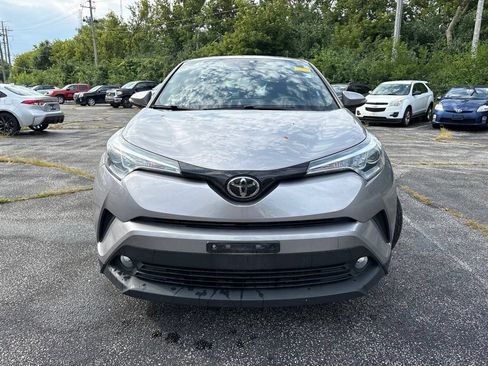 Used 2018 Toyota C-HR XLE FWD image 2