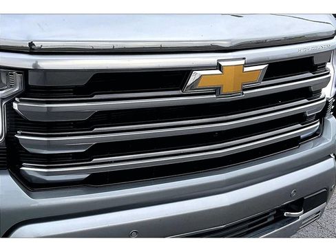 Used 2024 Chevrolet Silverado 1500 High Country w/ High Country Premium Package AWD/4WD image 31