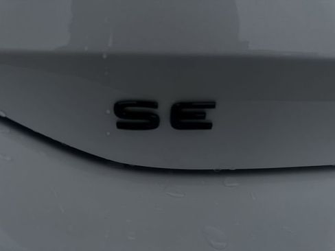 New 2026 Volkswagen Tiguan SE R-Line FWD image 33