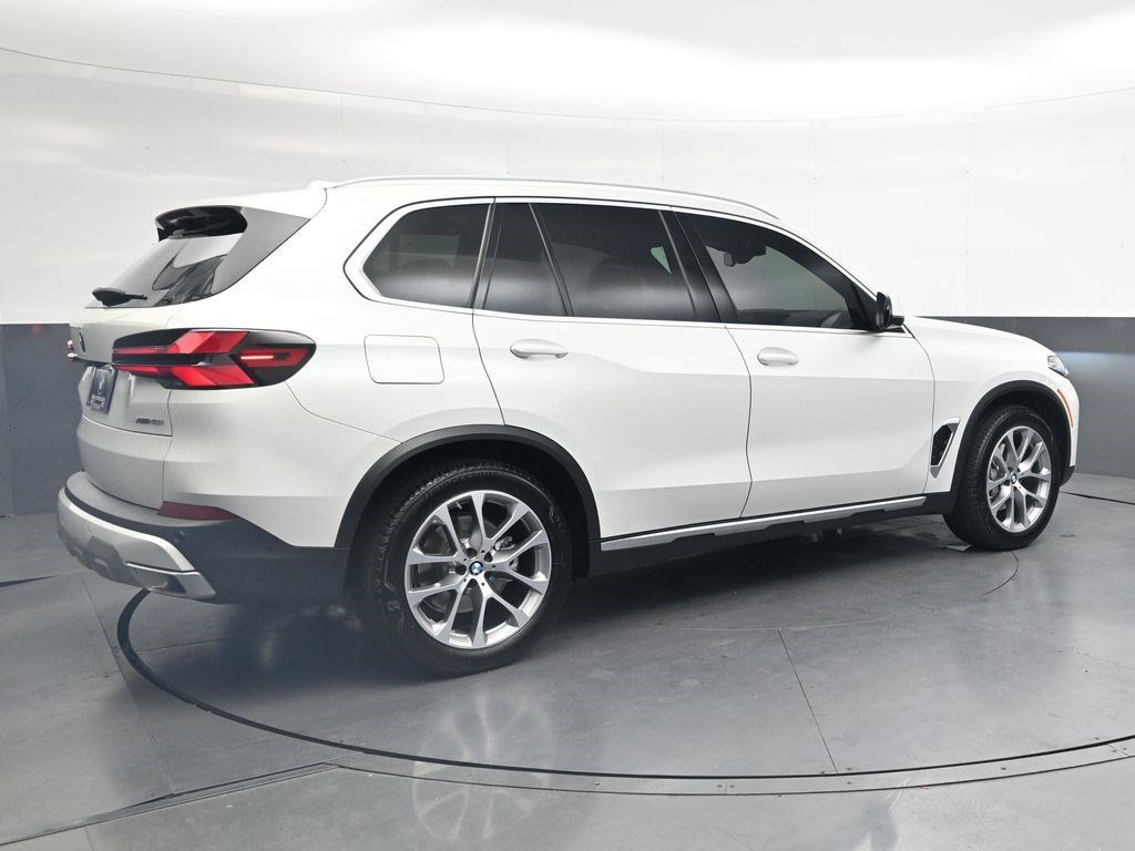 Used 2026 BMW X5 xDrive40i w/ Premium Package AWD/4WD image 4