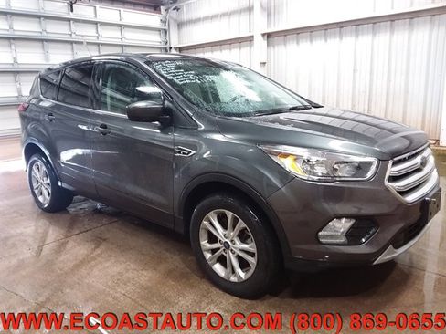 Used 2019 Ford Escape SE image 1