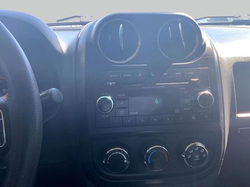 Used 2017 Jeep Patriot Sport AWD/4WD image 7
