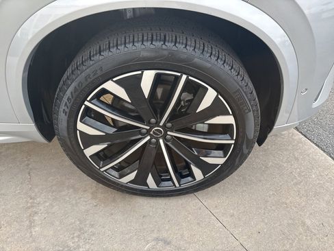 Certified 2025 Volvo XC90 B6 Plus image 14