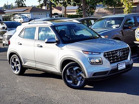 New 2026 Hyundai Venue SEL FWD image 3