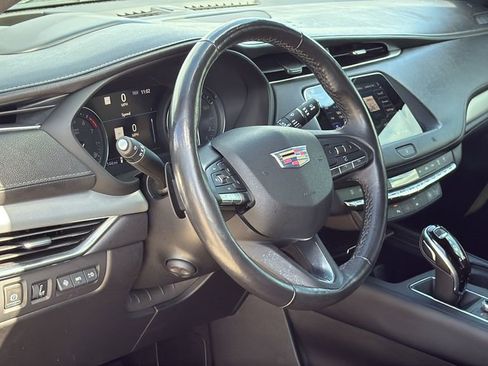 Used 2021 Cadillac XT4 Premium Luxury image 9