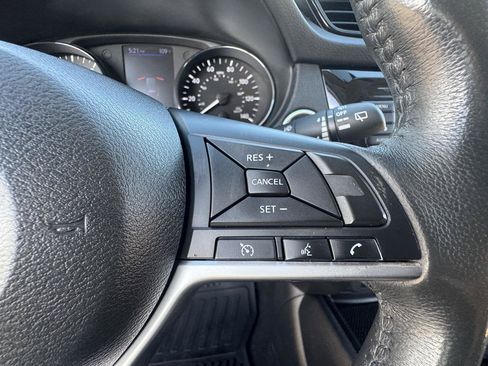 Used 2018 Nissan Rogue SV FWD image 32