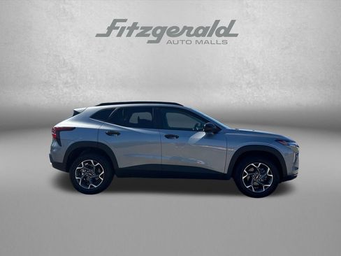 Certified 2025 Chevrolet Trax LT FWD image 4