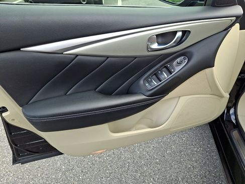 Used 2019 INFINITI Q50 Luxe w/ Essential Package (3.0T Luxe) AWD/4WD image 12
