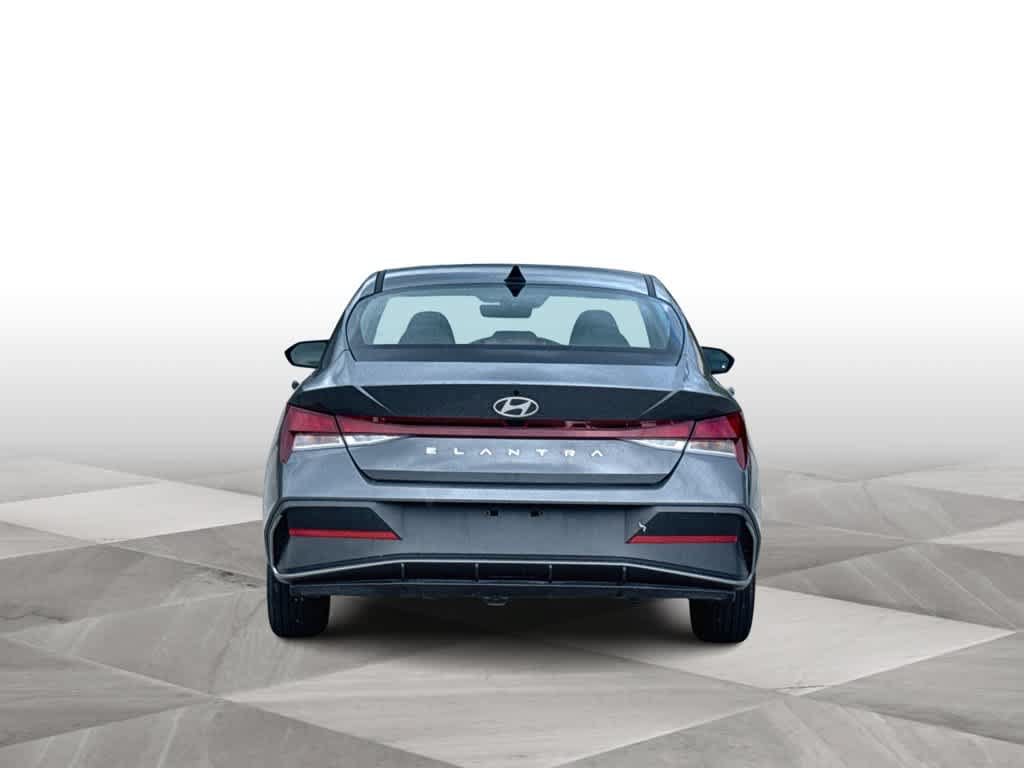 Used 2025 Hyundai Elantra SE FWD image 7