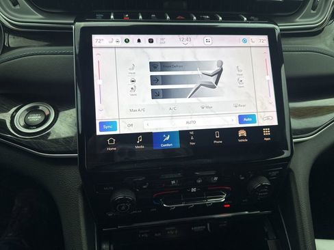 Used 2024 Jeep Grand Cherokee Trailhawk image 16