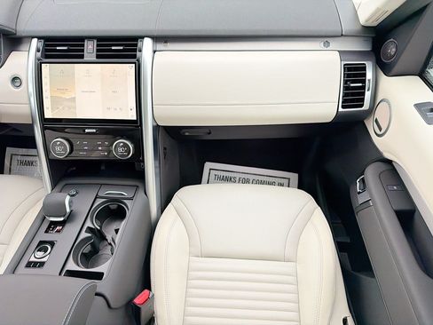 New 2026 Land Rover Discovery Limited Edition AWD/4WD image 19