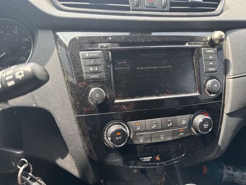Used 2019 Nissan Rogue S FWD image 9