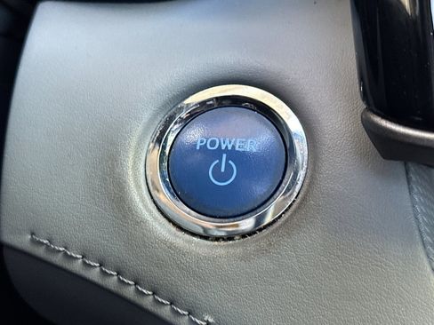 Used 2022 Toyota Highlander XLE FWD image 35