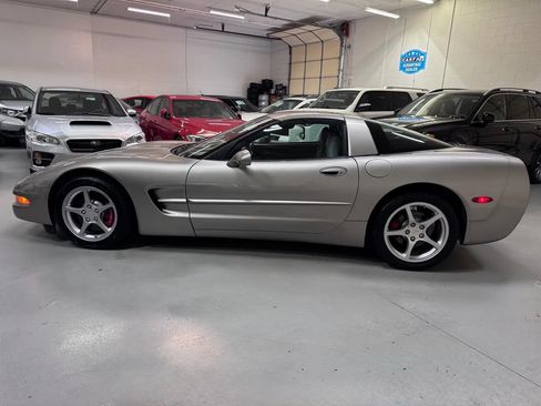 Used 2000 Chevrolet Corvette Coupe w/ Roof Pkg RWD image 6