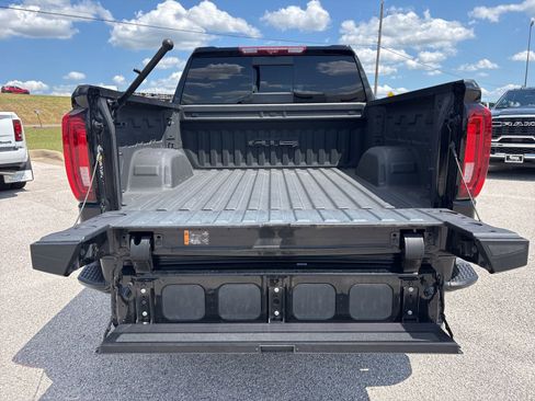 Used 2024 GMC Sierra 1500 AT4 w/ Technology Package AWD/4WD image 32