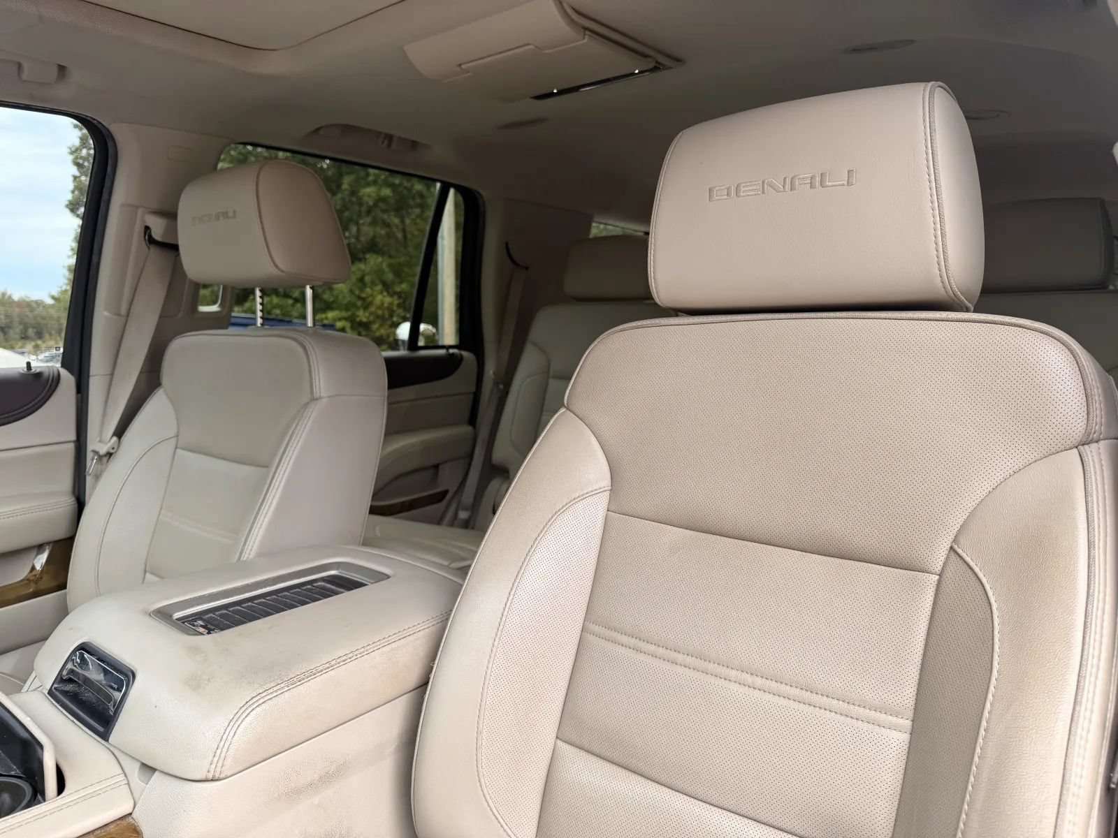 Used 2017 GMC Yukon Denali w/ Open Road Package AWD/4WD image 8