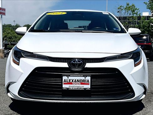 Used 2024 Toyota Corolla LE FWD image 3