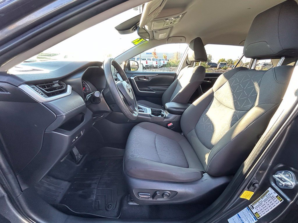 Used 2021 Toyota RAV4 XLE AWD/4WD image 11