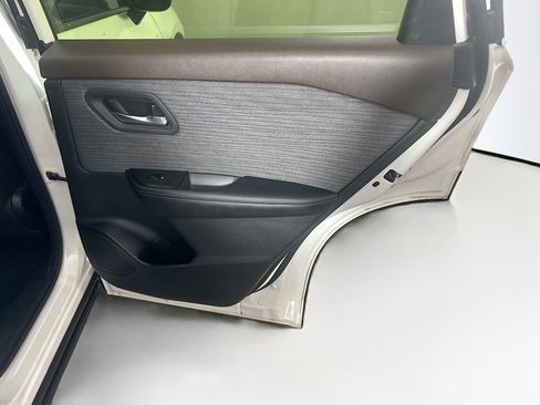 Used 2023 Nissan Rogue SV image 29