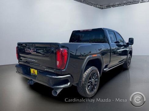 Used 2023 GMC Sierra 2500 Denali w/ Denali Black Diamond Edition AWD/4WD image 3