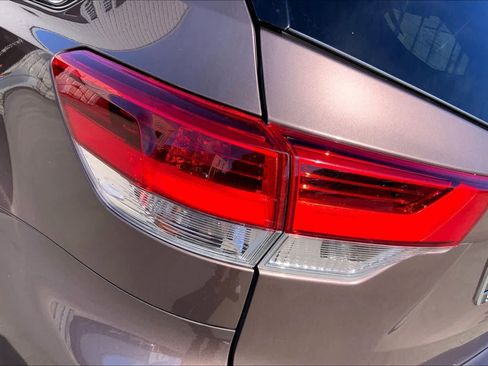 Used 2017 Toyota Highlander Limited image 27