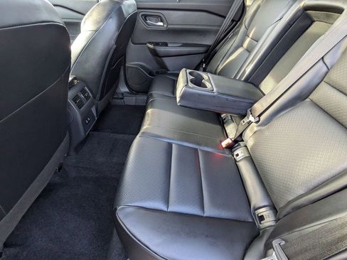 Used 2025 Nissan Rogue SV w/ SV Premium Package FWD image 21