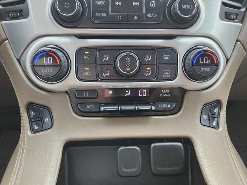 Used 2019 GMC Yukon XL SLT w/ Premium Edition AWD/4WD image 32