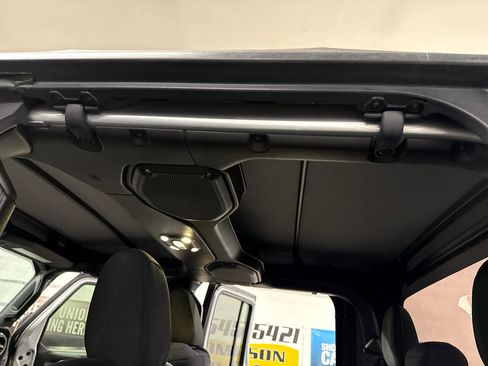 Used 2022 Jeep Gladiator Sport image 25