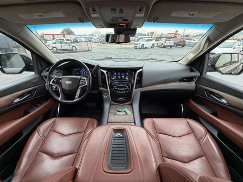 Used 2019 Cadillac Escalade Premium Luxury AWD/4WD image 24