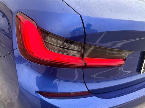 Used 2020 BMW 330i Sedan w/ M Sport Package RWD image 27
