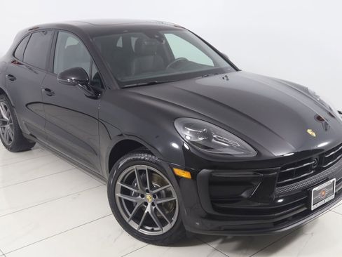 Used 2025 Porsche Macan image 22