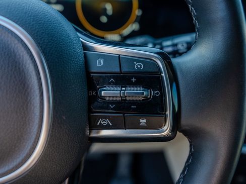 Used 2022 Kia Carnival SX Prestige image 17