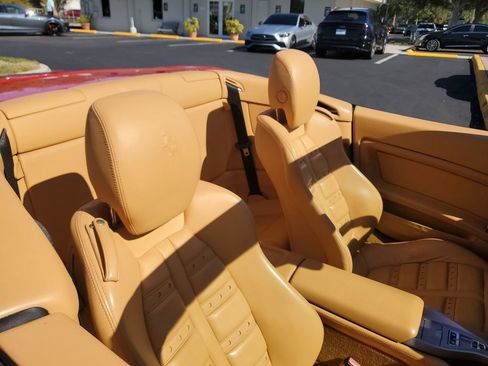 Used 2010 Ferrari California Spyder image 27