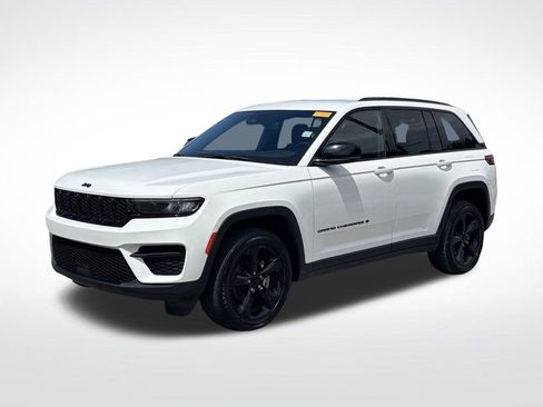 Used 2023 Jeep Grand Cherokee Altitude AWD/4WD image 2