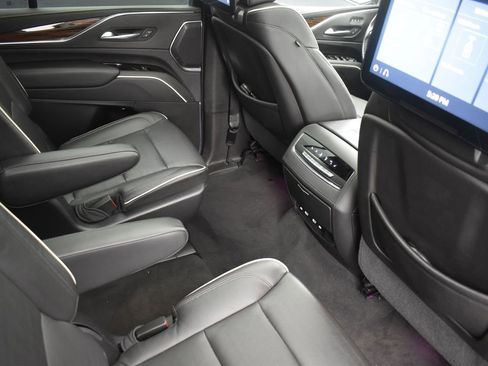 Used 2021 Cadillac Escalade Premium Luxury w/ LPO, Illumination Package image 35