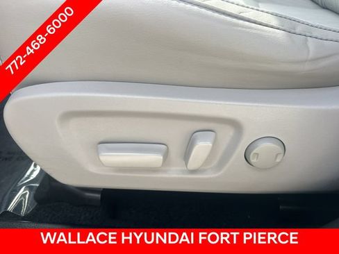 Used 2019 Toyota Highlander Plus AWD/4WD image 17