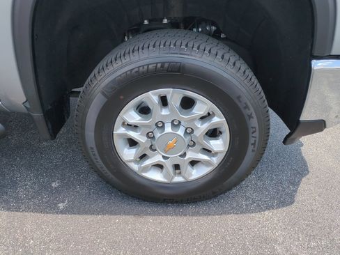 Used 2025 Chevrolet Silverado 2500 LTZ w/ LTZ Convenience Package AWD/4WD image 12