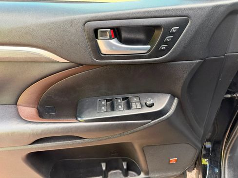 Used 2018 Toyota Highlander Limited FWD image 13