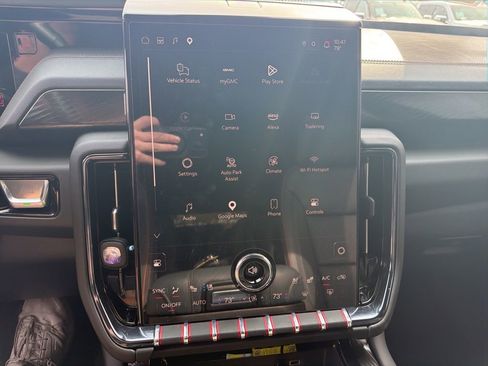 Used 2025 GMC Yukon AT4 w/ AT4 Premium Plus Package image 12