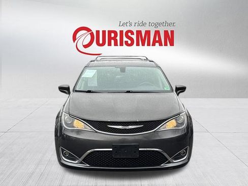 Used 2017 Chrysler Pacifica Touring-L image 6