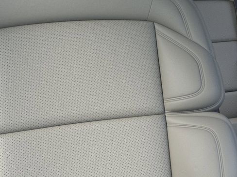 New 2026 Lincoln Navigator L Reserve AWD/4WD image 16