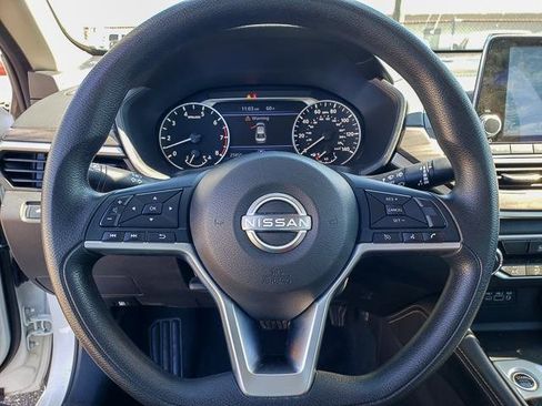 Used 2023 Nissan Altima 2.5 SV image 16