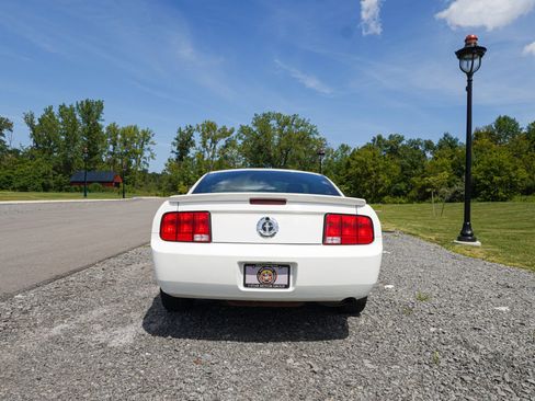 Used 2007 Ford Mustang Premium RWD image 4